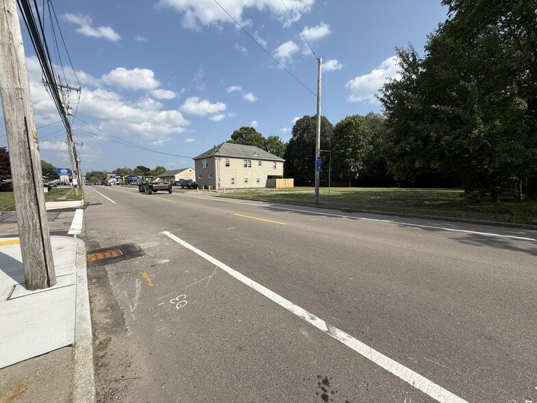 418 Wilbur Ave, Swansea, MA for lease - Building Photo - Image 2 of 3