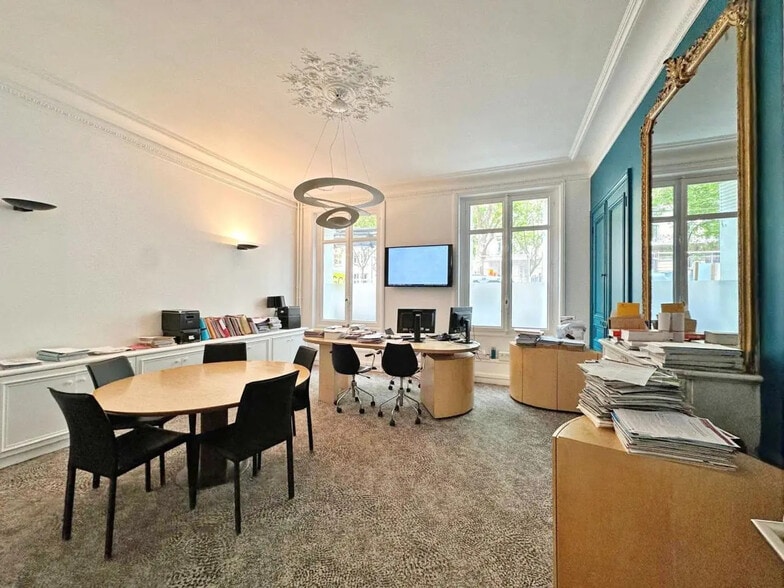 Office in Paris for sale - Interior Photo - Image 3 of 4