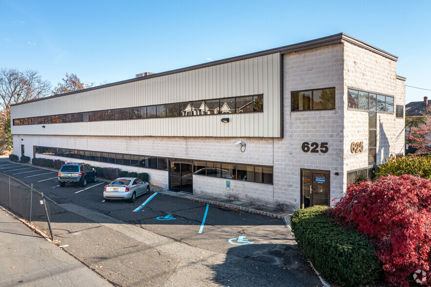 625 Central Ave, Westfield, NJ for lease - Building Photo - Image 2 of 12