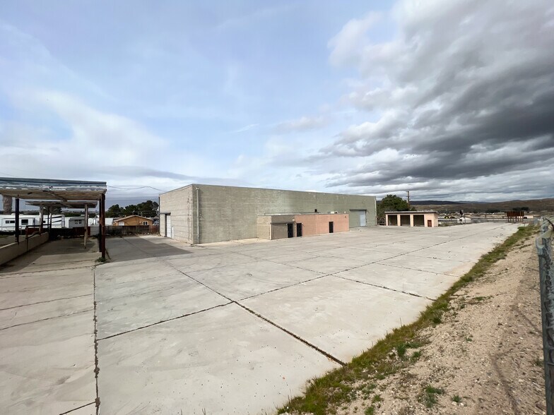 2374 E Main St, Barstow, CA à louer - Photo du bâtiment - Image 2 de 12