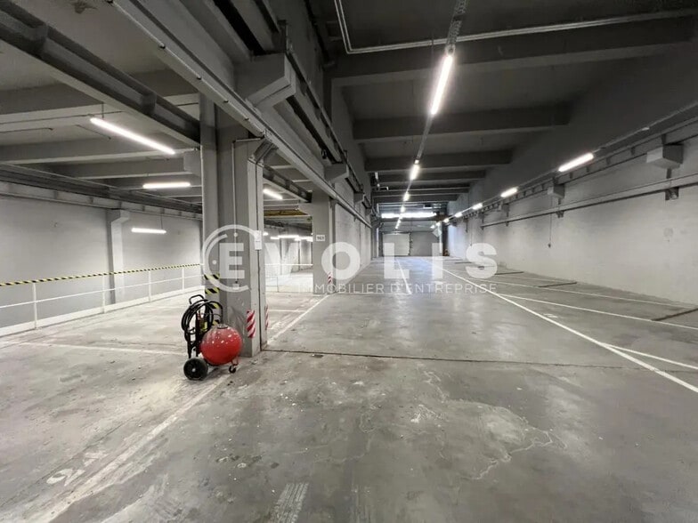 Flex in Bagnolet for lease - Building Photo - Image 2 of 6