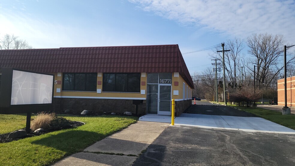 16771 Middlebelt Rd, Livonia, MI for lease - Building Photo - Image 2 of 15