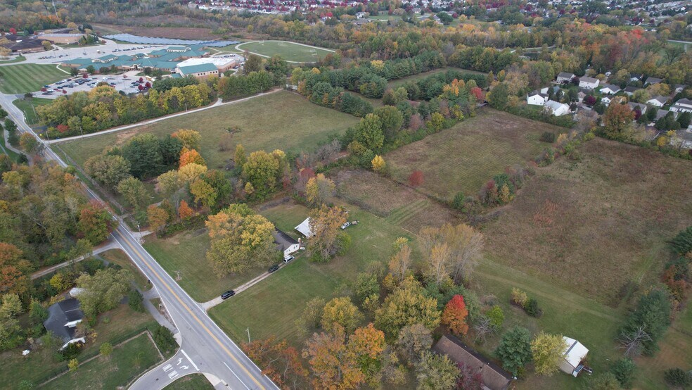 11798-11842 E 131st St, Fishers, IN à vendre - Aérien - Image 2 de 6