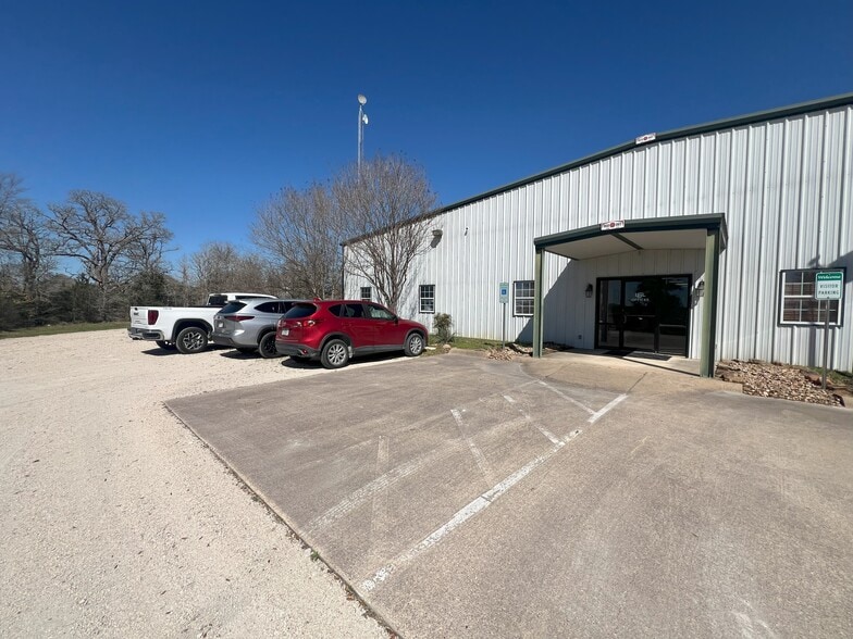 721 Peach Creek Cut Off, College Station, TX for lease - Primary Photo - Image 1 of 7