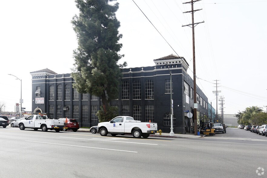 5811 Broadway, Los Angeles, CA à vendre - Photo du bâtiment - Image 3 de 15