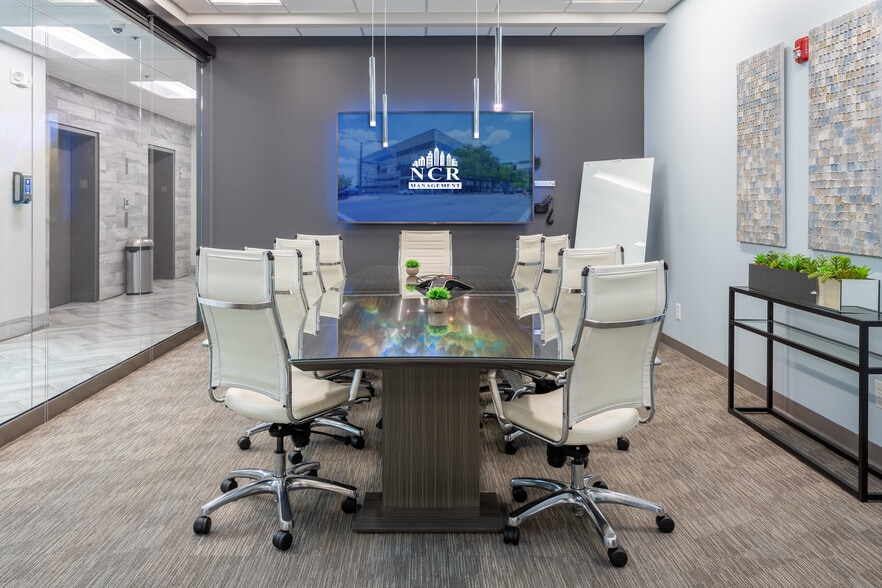 101 S Elm St, Greensboro, NC for lease - Interior Photo - Image 3 of 30