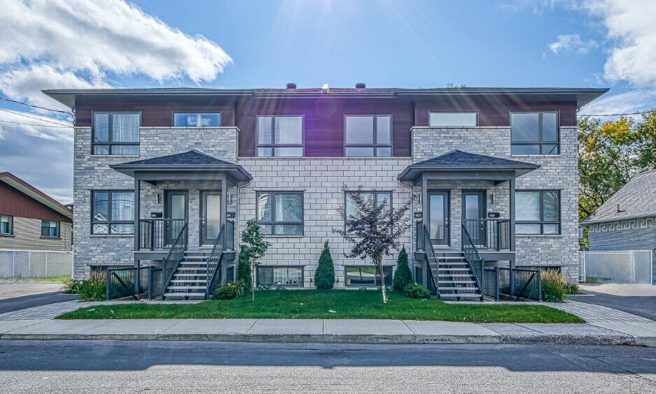 1816-1828 Rue Robillard, Saint-hubert, QC for sale - Primary Photo - Image 1 of 1