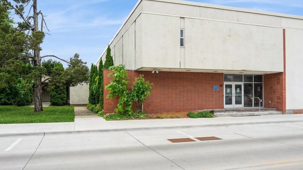 202-210 W State St, Marshalltown, IA for sale - Commercial Listing Video - Image 2 of 28