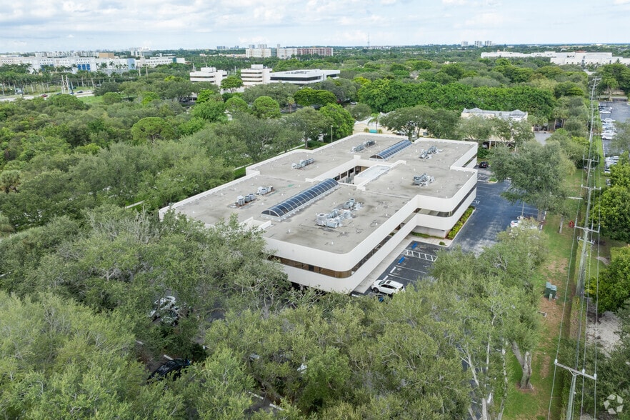 1050 NW 15th St, Boca Raton, FL for sale - Building Photo - Image 3 of 7
