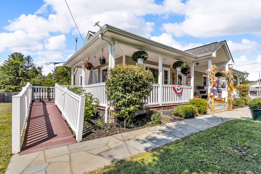 1103 Route 82, East Fishkill, NY à vendre - Photo du bâtiment - Image 3 de 28