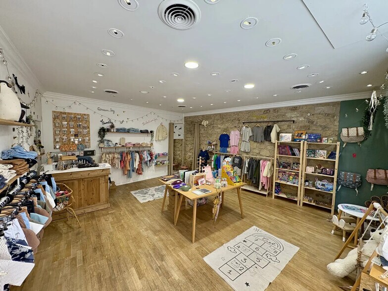 Commerce de détail dans Salon-de-Provence à louer - Photo intérieure - Image 1 de 4
