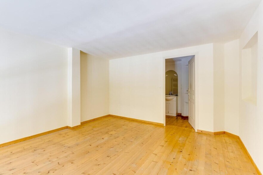 Boulevard Carnot, Lille for sale - Interior Photo - Image 3 of 3