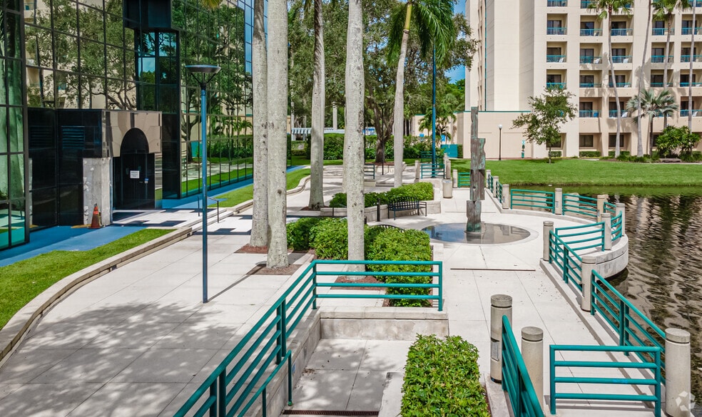7900 glades Rd, Boca Raton, FL for lease - Building Photo - Image 3 of 13