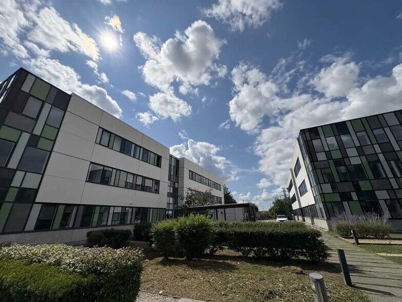 Office in Lyon for sale - Building Photo - Image 2 of 8