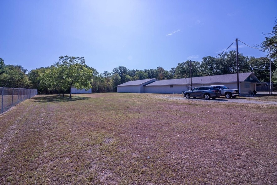 402 Legendary Ln, Gun Barrel City, TX for sale - Building Photo - Image 3 of 12