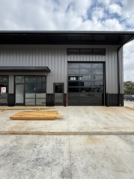 451 Farrell Rd, Dripping Springs, TX for sale - Building Photo - Image 2 of 6