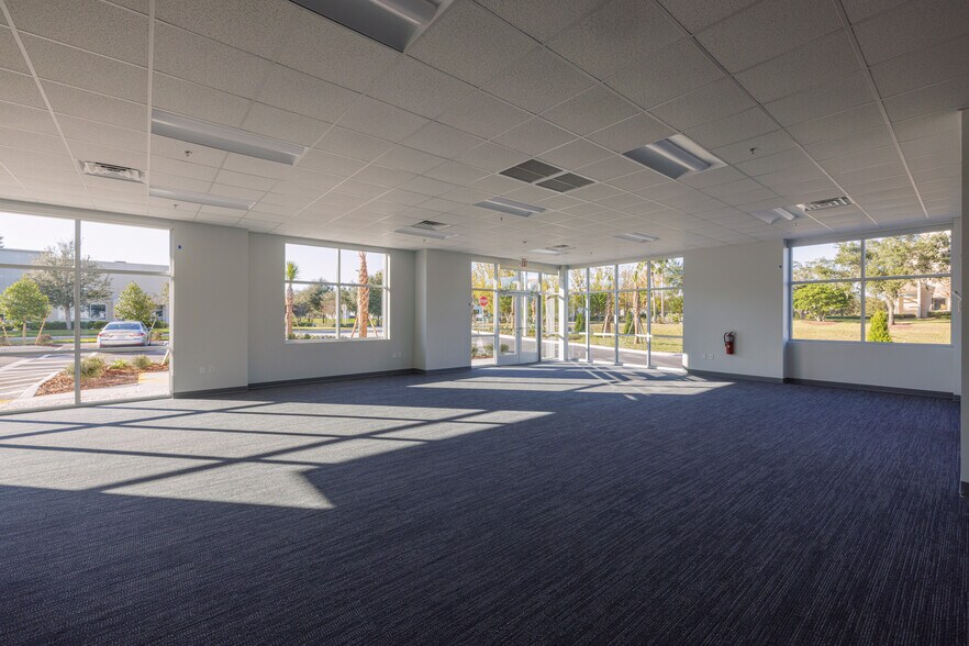 4210 S Pipkin Rd, Lakeland, FL à louer - Photo du bâtiment - Image 3 de 11