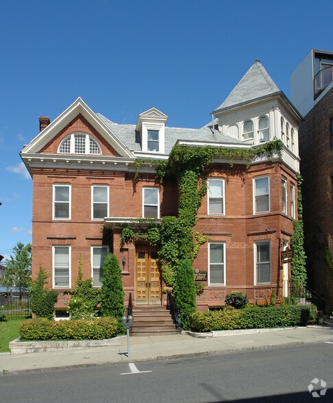 420 Warren St, Hudson, NY à vendre - Photo du bâtiment - Image 2 de 40