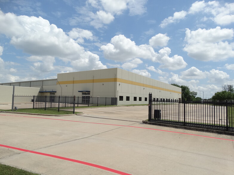 7390 Northcourt Rd, Houston, TX for lease - Building Photo - Image 1 of 6