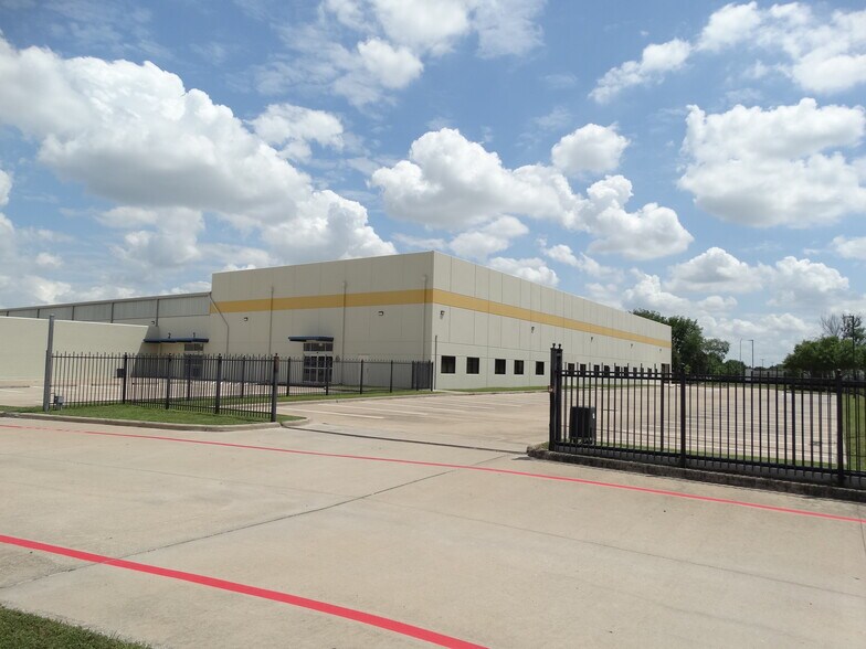 7390 Northcourt Rd, Houston, TX à louer - Photo du bâtiment - Image 1 de 10
