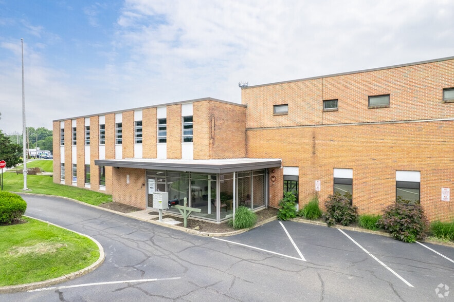 31 Oak Ave, Chalfont, PA for lease - Building Photo - Image 1 of 6
