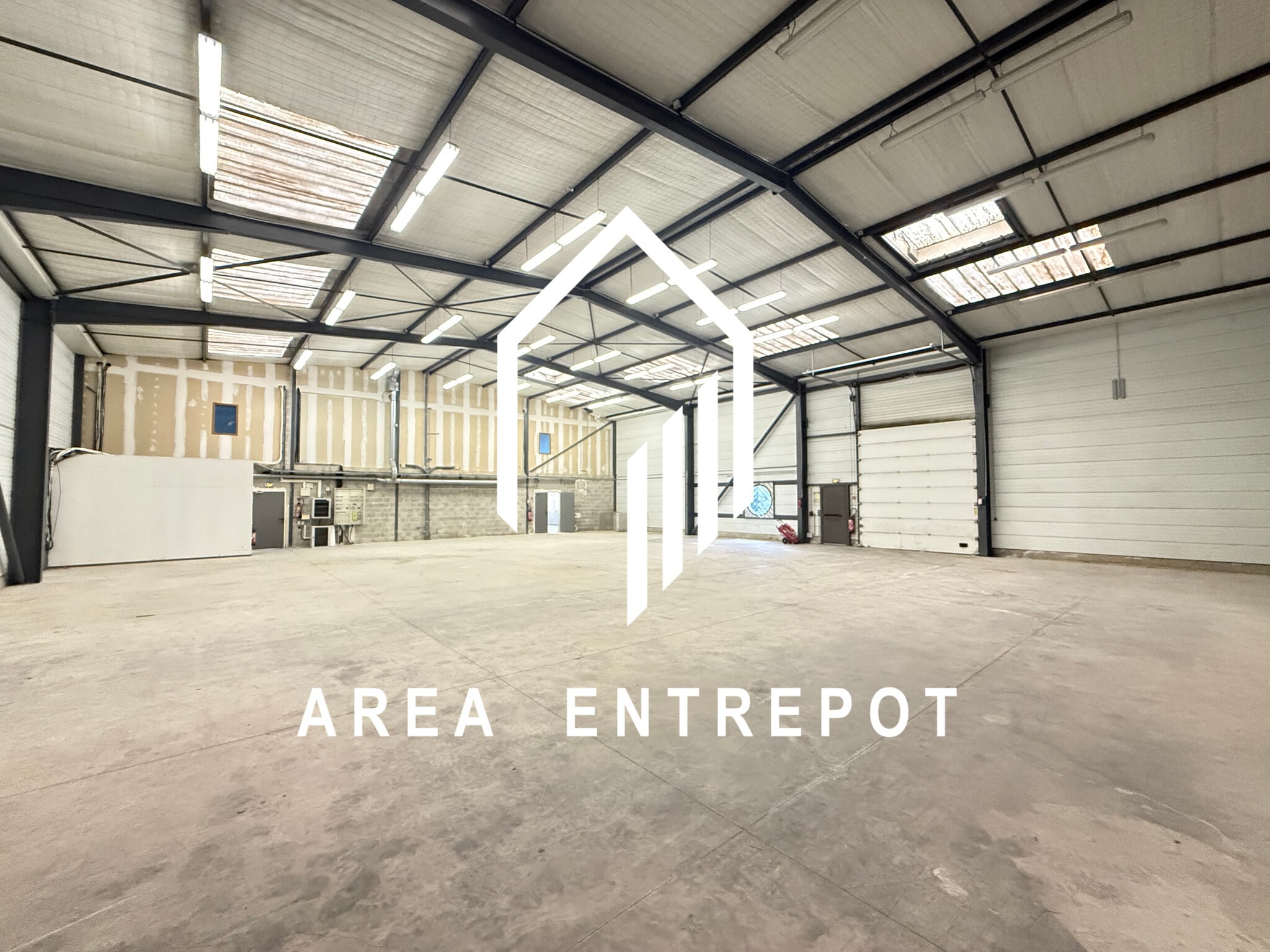 12 Allée Des Informaticiens, Aix-en-Provence for lease Interior Photo- Image 1 of 6