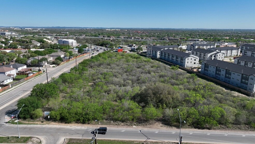 N Hunt Ln, San Antonio, TX à vendre - Vidéo sur l’inscription commerciale - Image 3 de 10