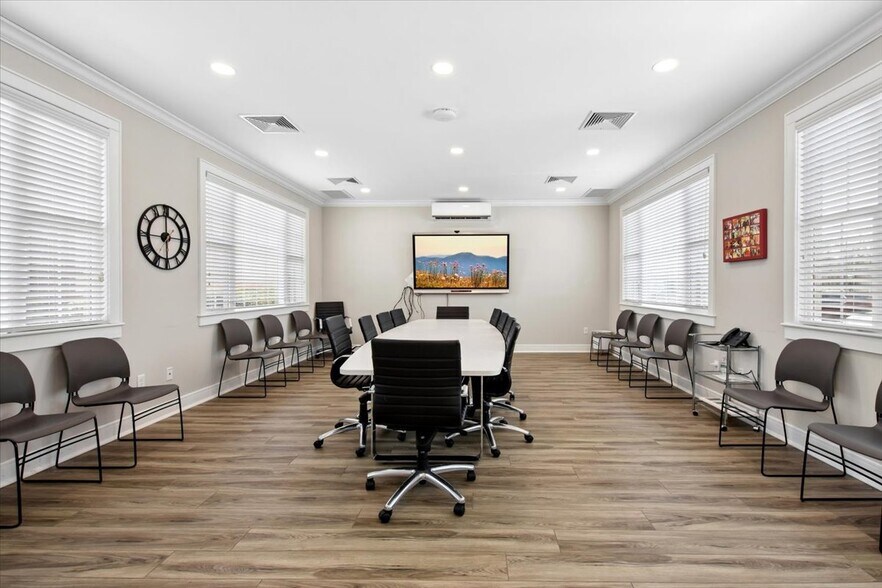 82 Floral Ave, New Providence, NJ à vendre - Photo du bâtiment - Image 2 de 22