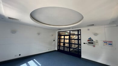 Clarendon Rd, Redhill à louer Photo intérieure- Image 2 de 6