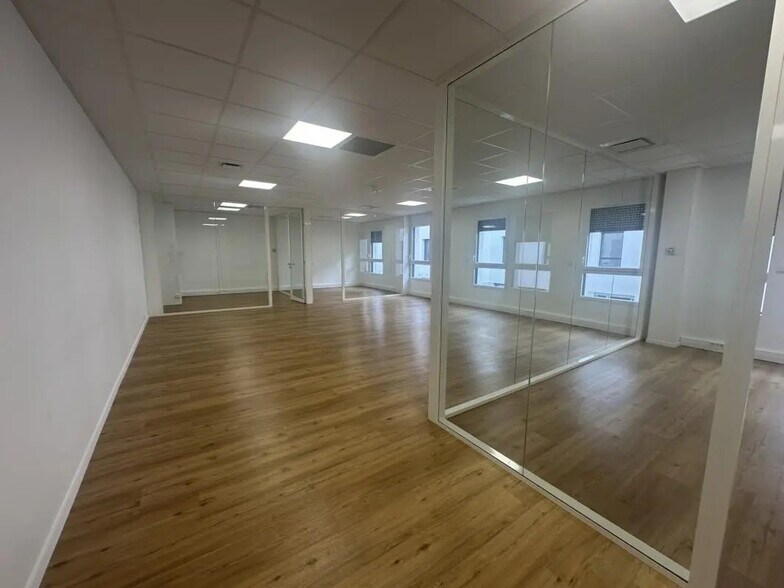 10 Chemin De L'Industrie, Dardilly à louer - Photo du bâtiment - Image 3 de 5