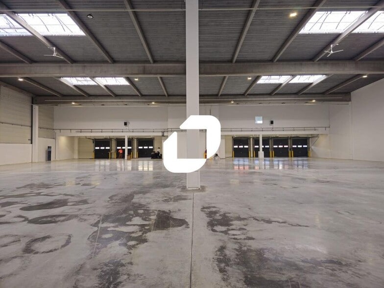 Flex in Aulnay-sous-Bois for lease - Building Photo - Image 1 of 15