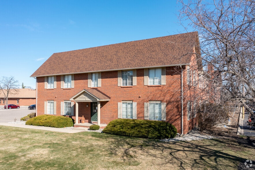 27620 Farmington Rd, Farmington, MI à louer - Photo du bâtiment - Image 2 de 6