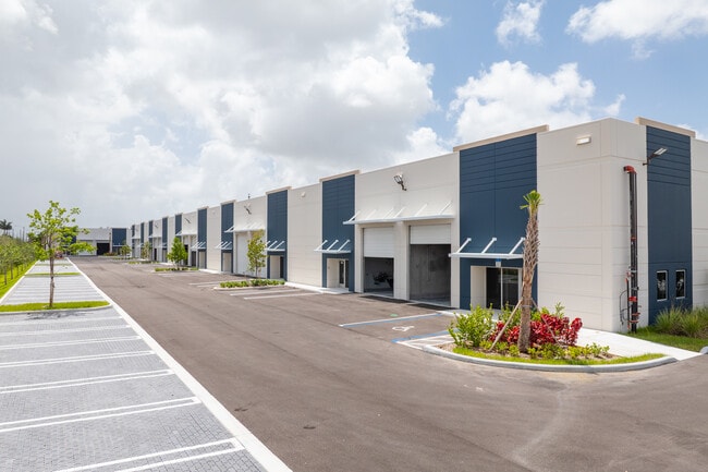 Plus de détails pour 6175 NW 102nd Ave, Doral, FL - Industriel à louer