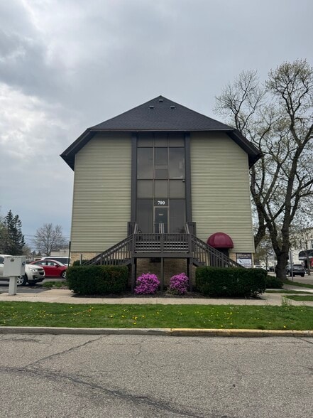 700 Fulton Ave, Grand Haven, MI à vendre - Photo principale - Image 1 de 1