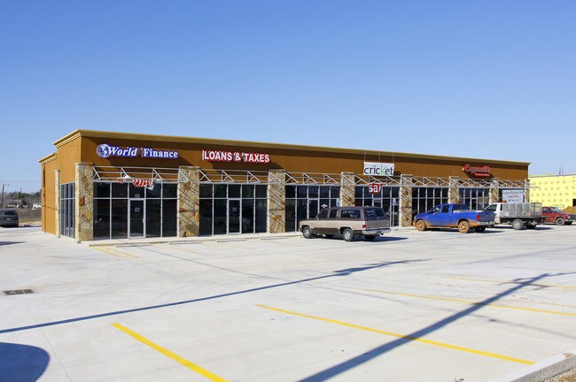 Plus de détails pour 1502 W Oaklawn Dr, Pleasanton, TX - Commerce de détail à louer