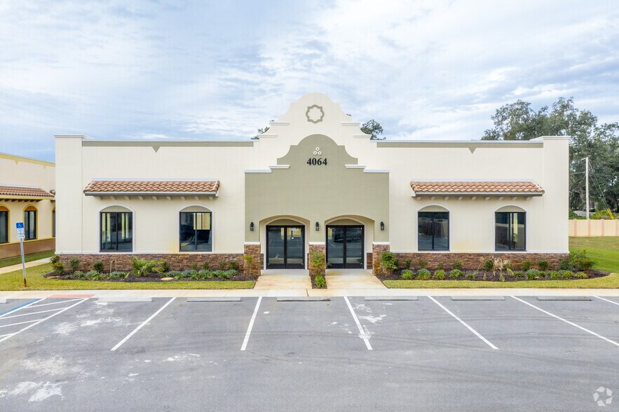 4064 E SR 44, Wildwood, FL à louer - Photo du bâtiment - Image 2 de 8