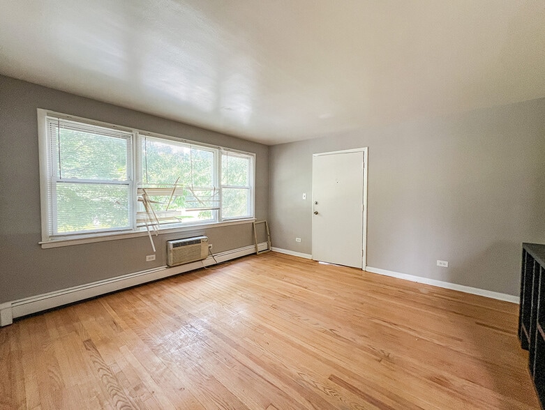 8743-8747 S Beverly Ave, Chicago, IL for sale - Building Photo - Image 3 of 7