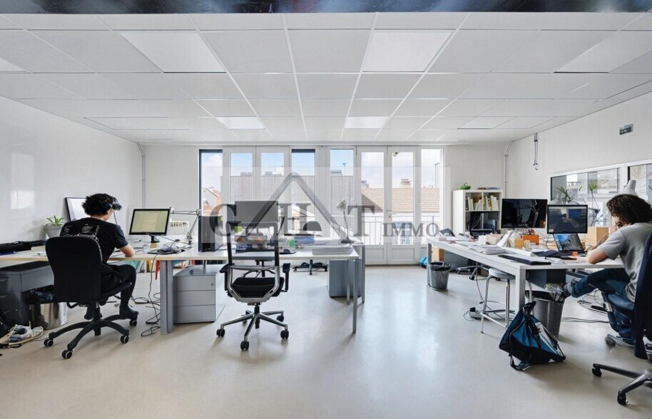Office in Montreuil for lease - Building Photo - Image 1 of 9