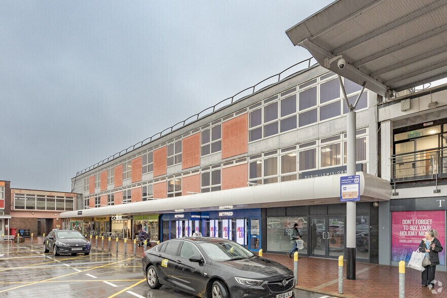 1-8 General Rees Sq, Cwmbran à louer - Photo du bâtiment - Image 2 de 2