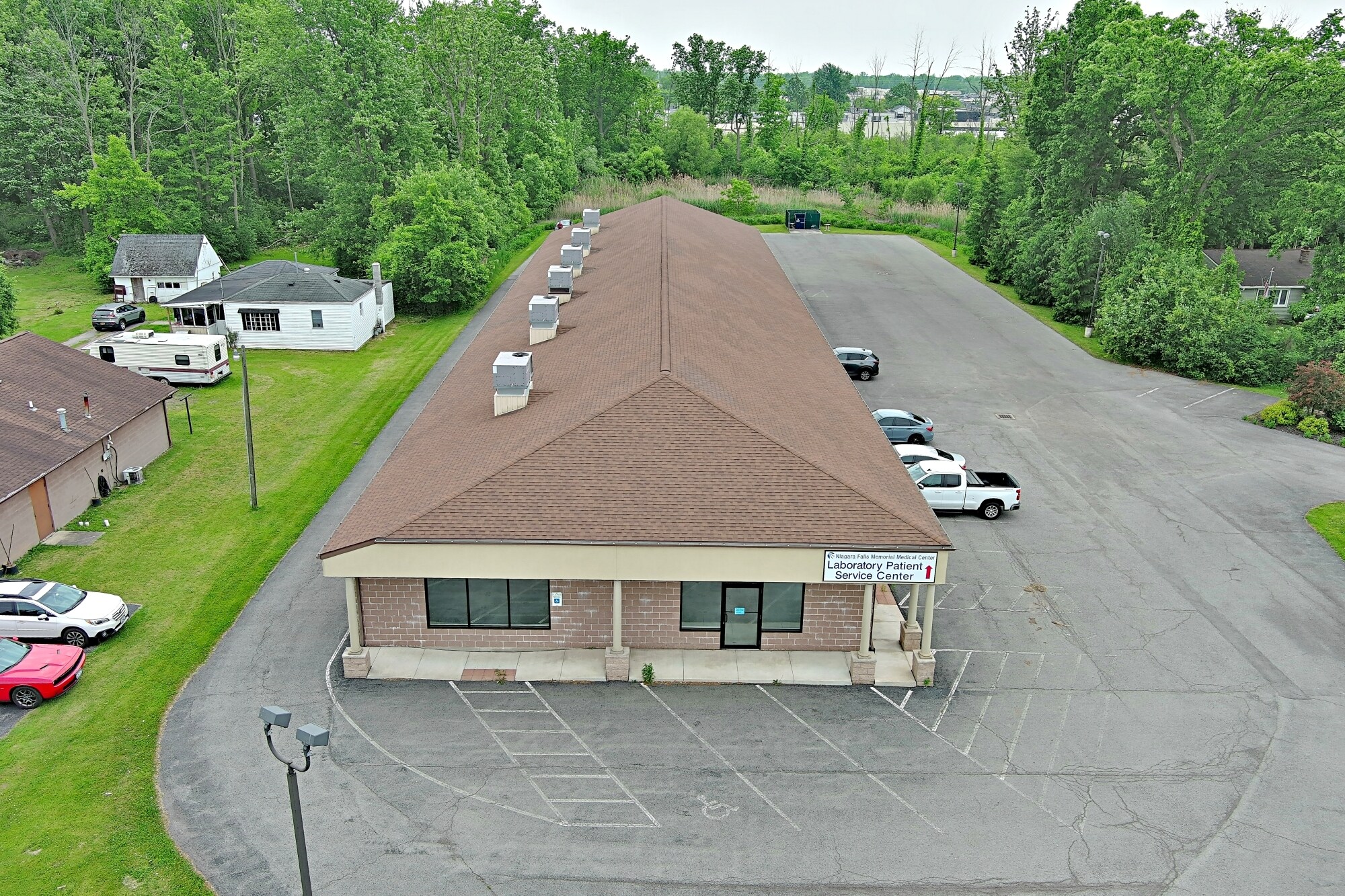 7711 Porter Rd, Niagara Falls, NY à louer Photo du bâtiment- Image 1 de 34