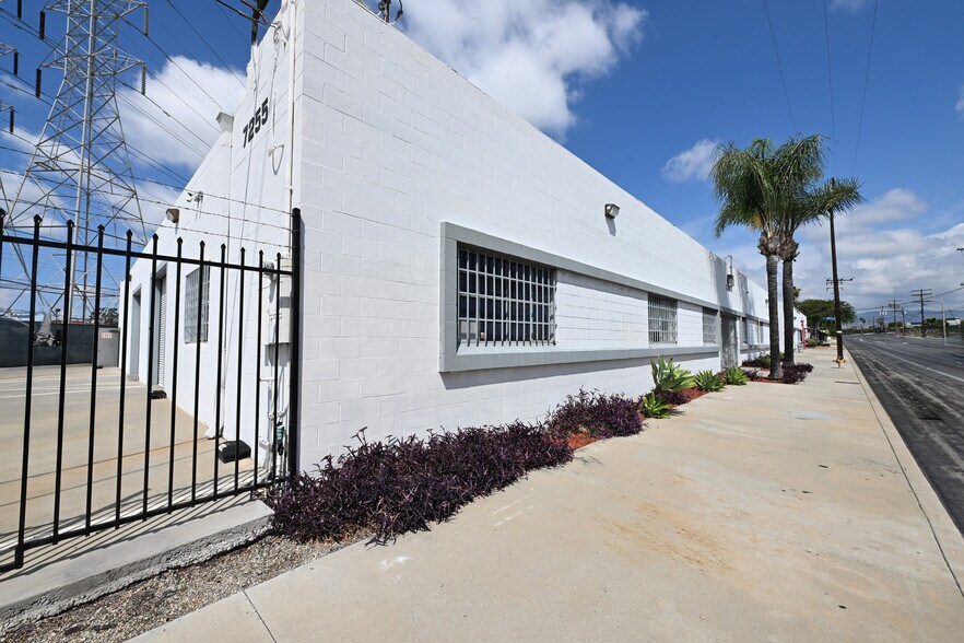 7255 Radford Ave, North Hollywood, CA à louer - Photo du bâtiment - Image 2 de 13