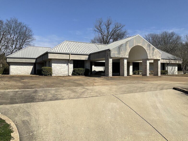 1464 Medical Park Cir, Tupelo, MS à vendre - Photo du bâtiment - Image 1 de 1