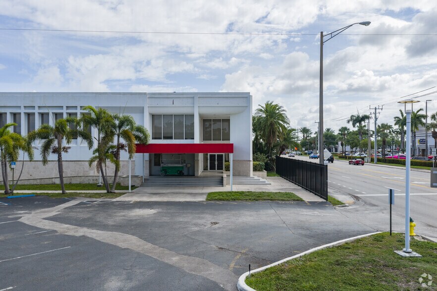 5100 N Dixie Hwy, Oakland Park, FL à vendre - Photo du bâtiment - Image 3 de 14