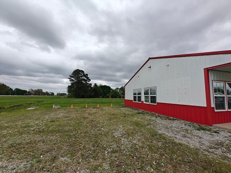 430 N Brent Ln, West Siloam Springs, OK à louer - Photo du bâtiment - Image 3 de 15