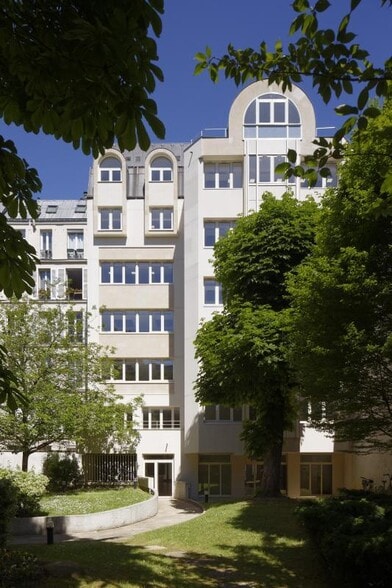 11 Rue Galvani, Paris for lease - Building Photo - Image 1 of 30
