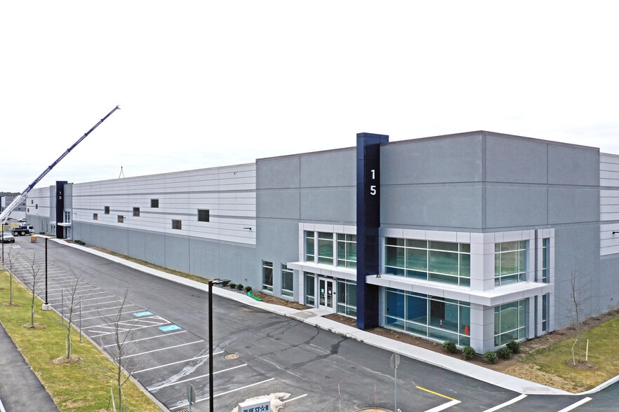 237 E Main St, Norton, MA for lease - Primary Photo - Image 1 of 15