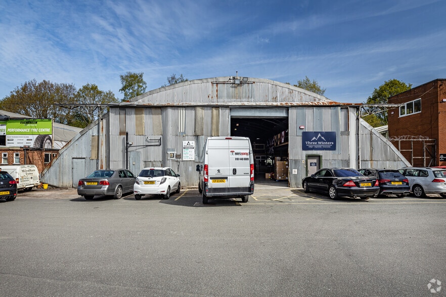 Macclesfield Rd, Stockport for lease - Building Photo - Image 2 of 2