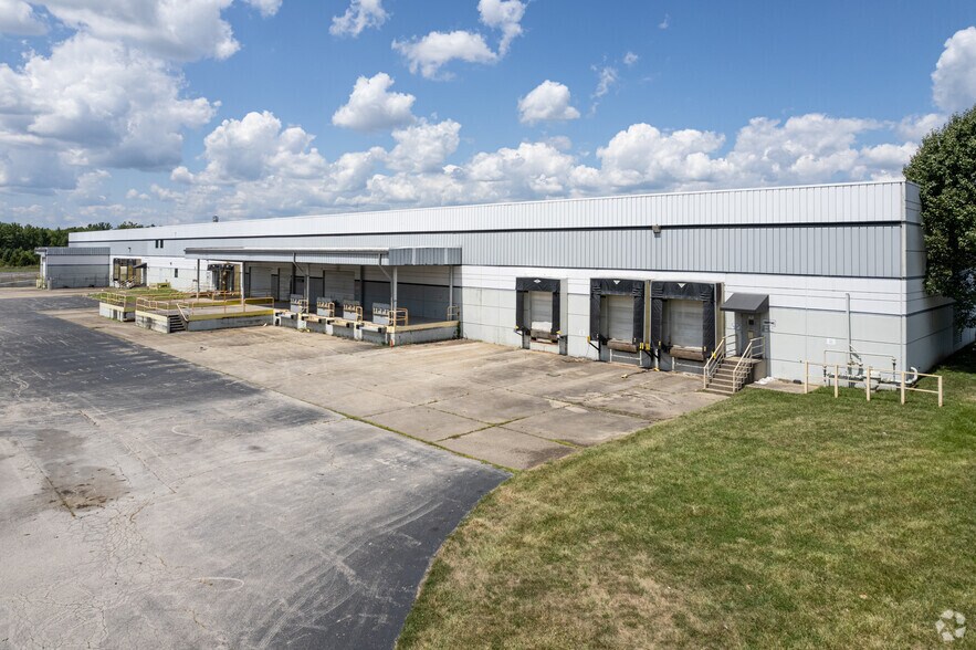 2100 Future Dr, Sellersburg, IN à vendre - Photo du bâtiment - Image 3 de 5