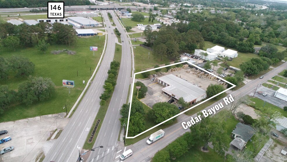 2800 N Alexander Dr, Baytown, TX à vendre - Photo du bâtiment - Image 2 de 5