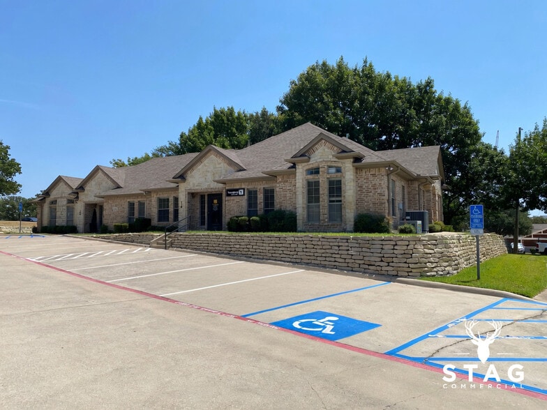 2508-2516 Lillian Miller Pky, Denton, TX for lease - Building Photo - Image 1 of 13
